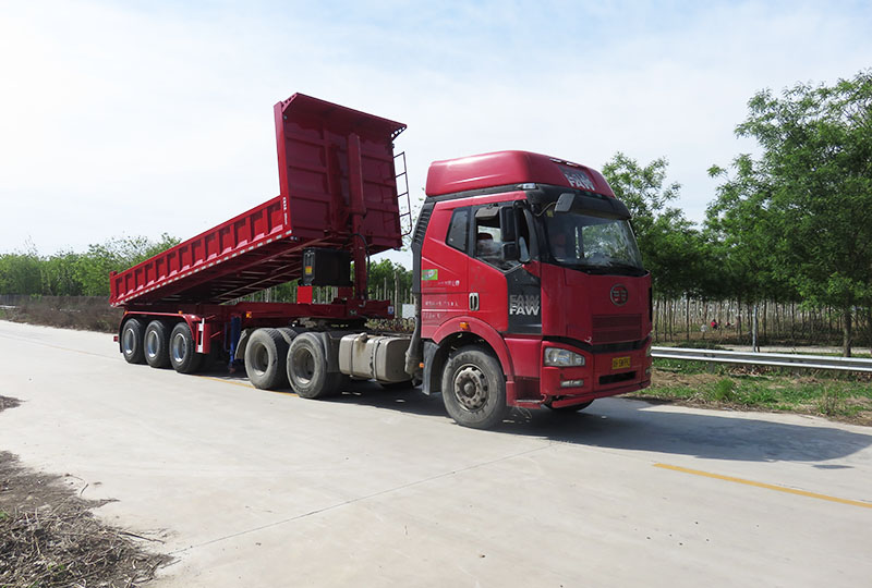  后卸式自卸車(chē)